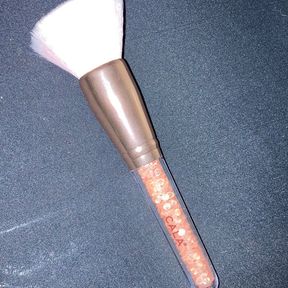 Makeup brush - Picture 2 of 3